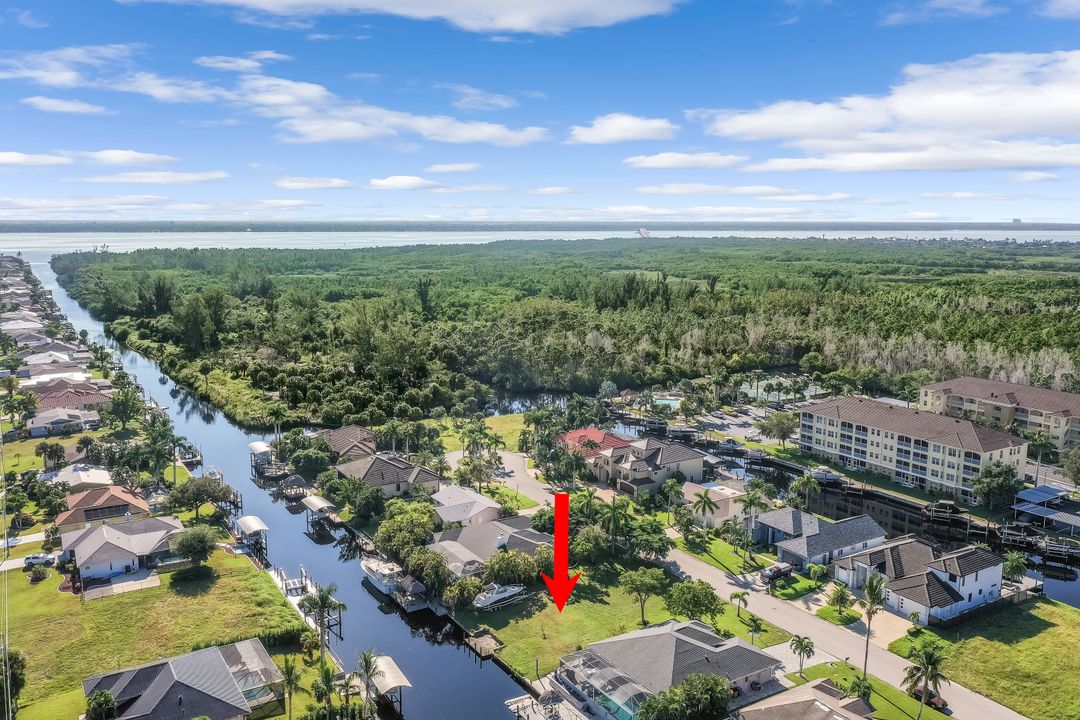 2055 Ottersrest Ln, Cape Coral, FL 33990