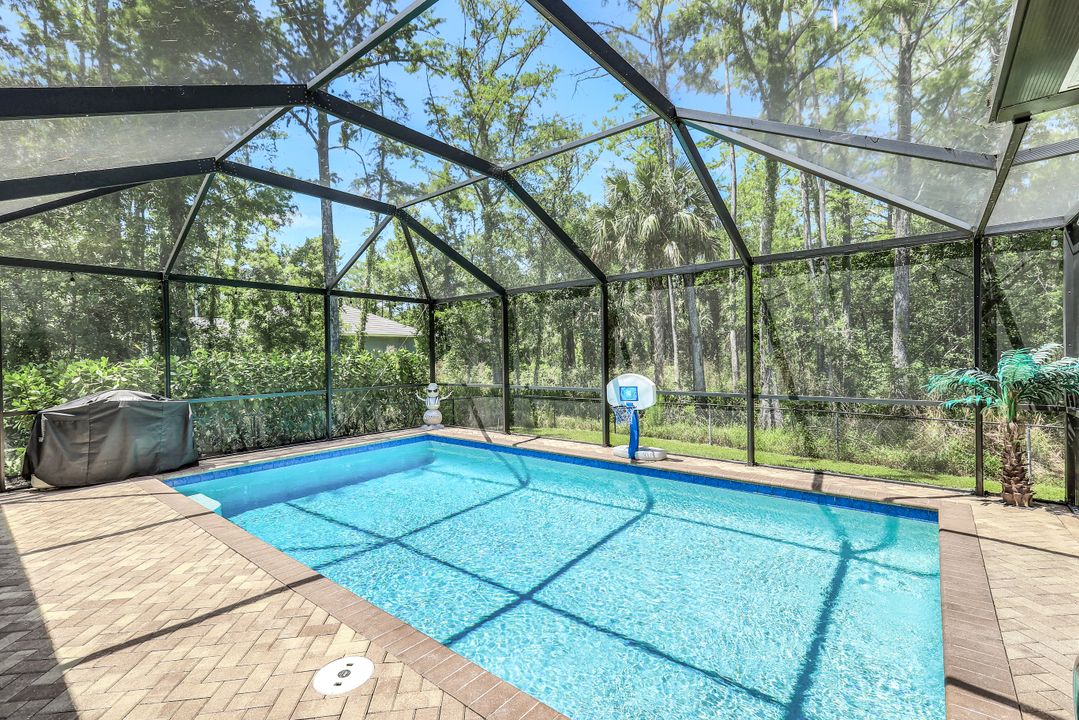 575 12th Ave NW, Naples, FL 34120