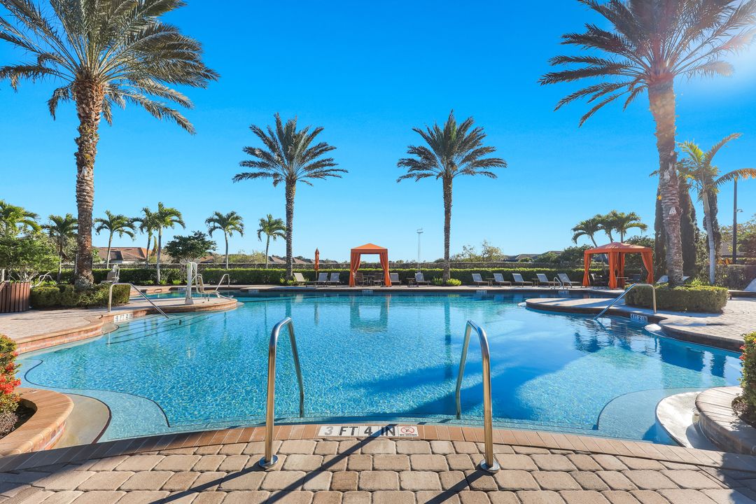 8262 Promoso Ct, Naples, FL 34114