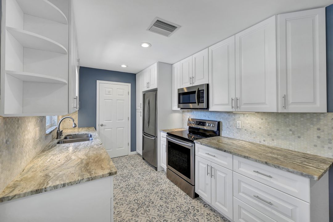 3950 Mohawk Pl, Naples, FL 34112