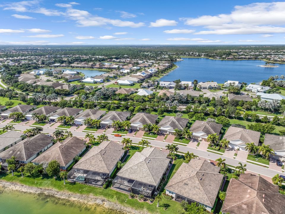 14908 Edgewater Cir, Naples, FL 34114