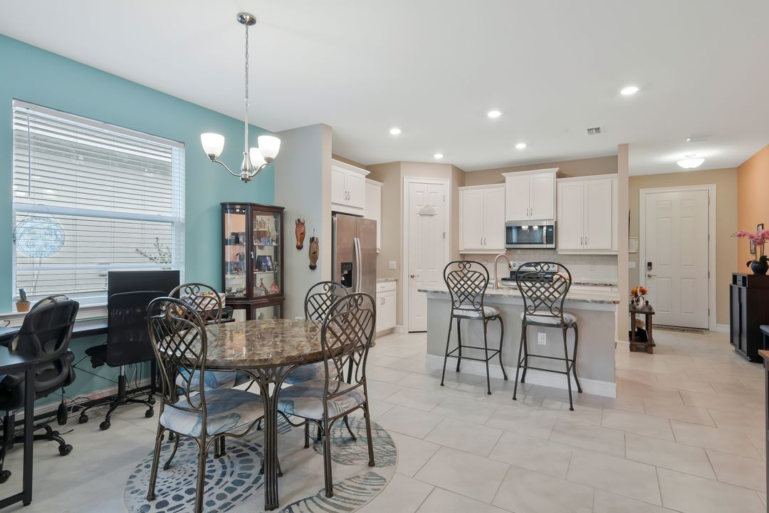 836 Heather Lk Ave, Cape Coral, FL 33993