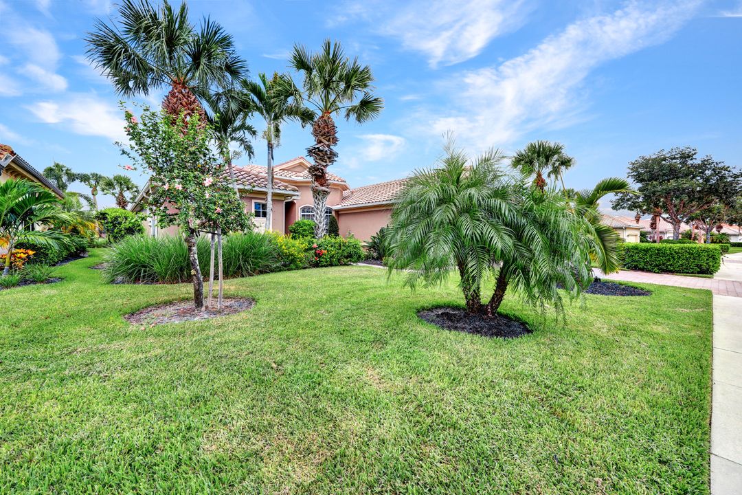 11921 Heather Woods Ct, Naples, FL 34120