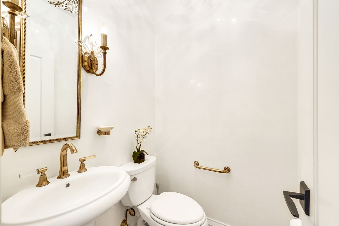 6777 Southern Oak Ct, Naples, FL 34109