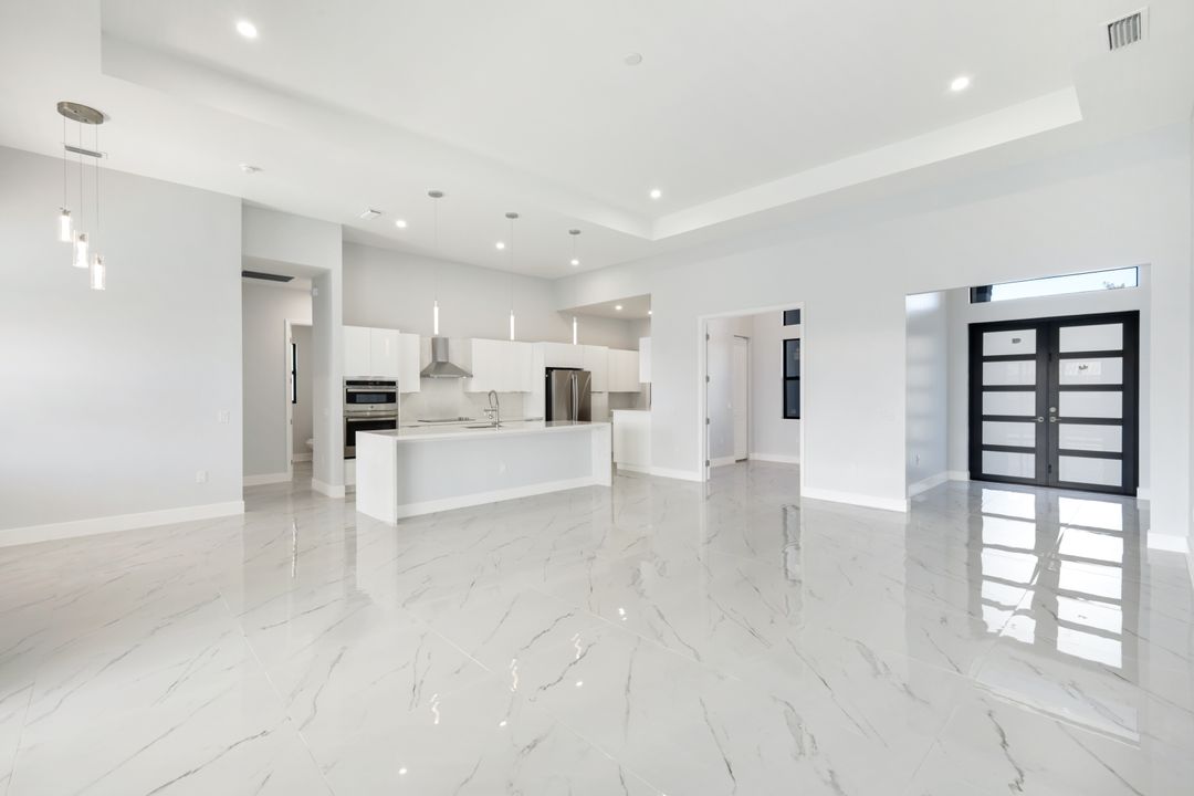 1613 NW 39th Ave, Cape Coral, FL 33993