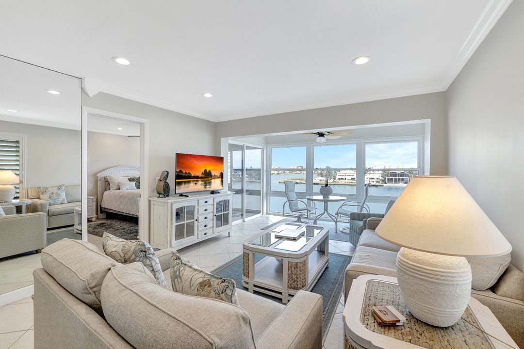 271 Southbay Dr #155, Naples, FL 34108