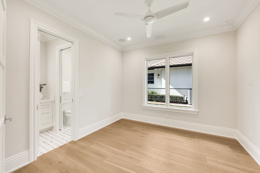 726 Riviera Dr, Naples, FL 34103