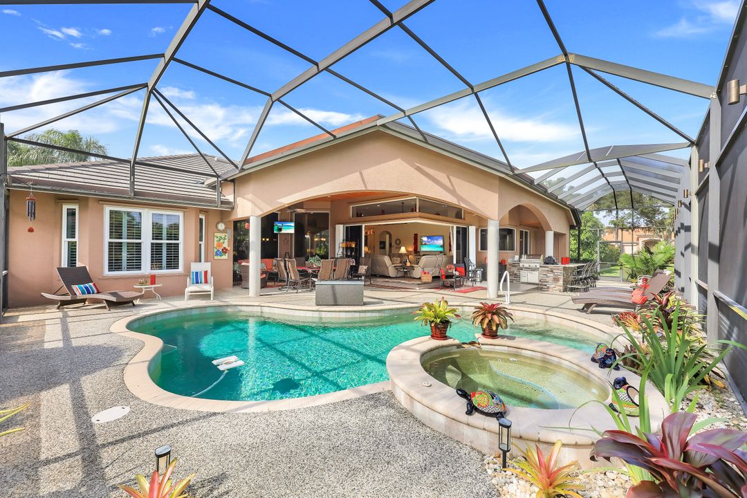 5926 Amberwood Dr, Naples, FL 34110