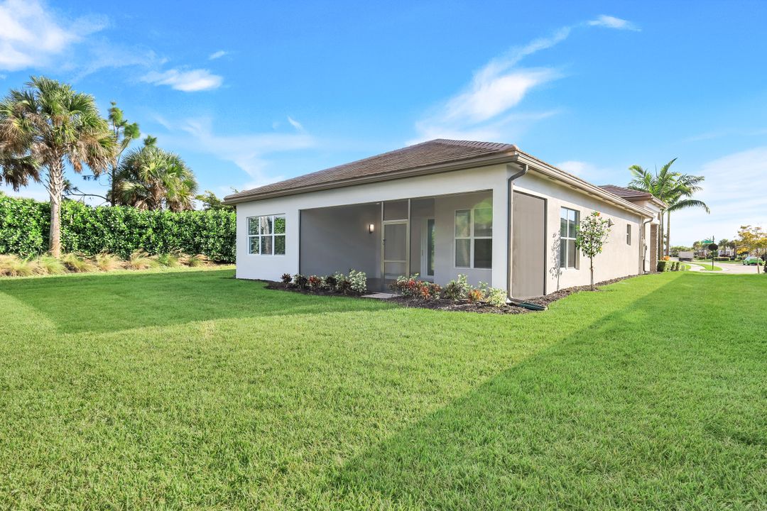 11805 Drake Ln, Naples, FL 34120