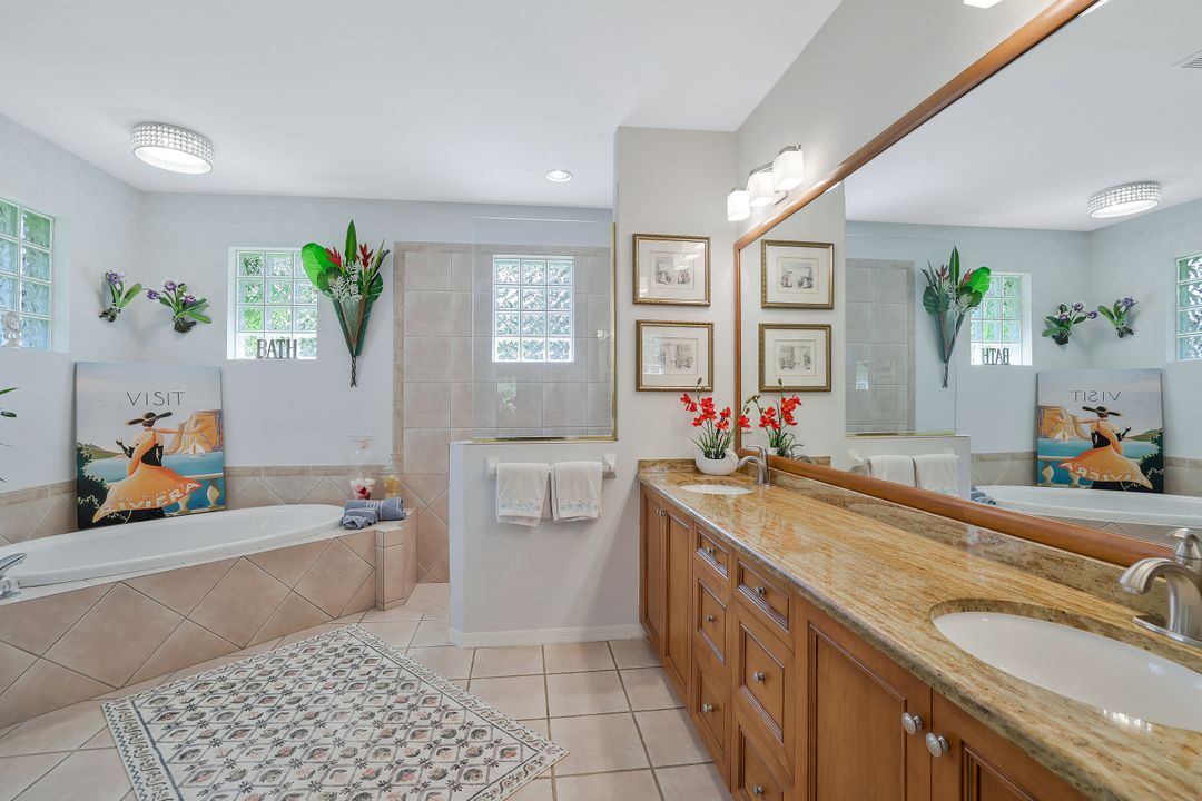 186 Muirfield Cir, Naples, FL 34113
