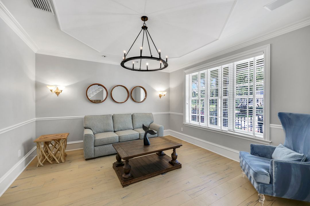 1550 Gordon Dr, Naples, FL 34102