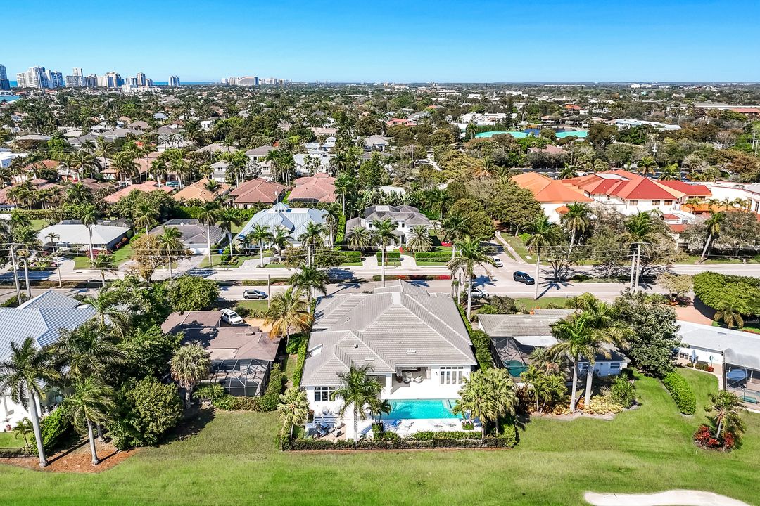 730 Harbour Dr, Naples, FL 34103