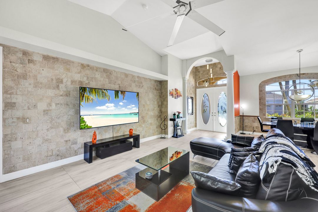 8596 Southwind Bay Cir, Fort Myers, FL 33908