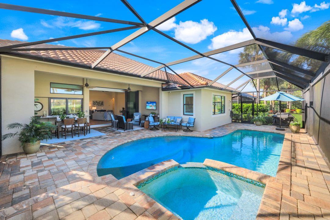 11925 Heather Woods Ct, Naples, FL 34120