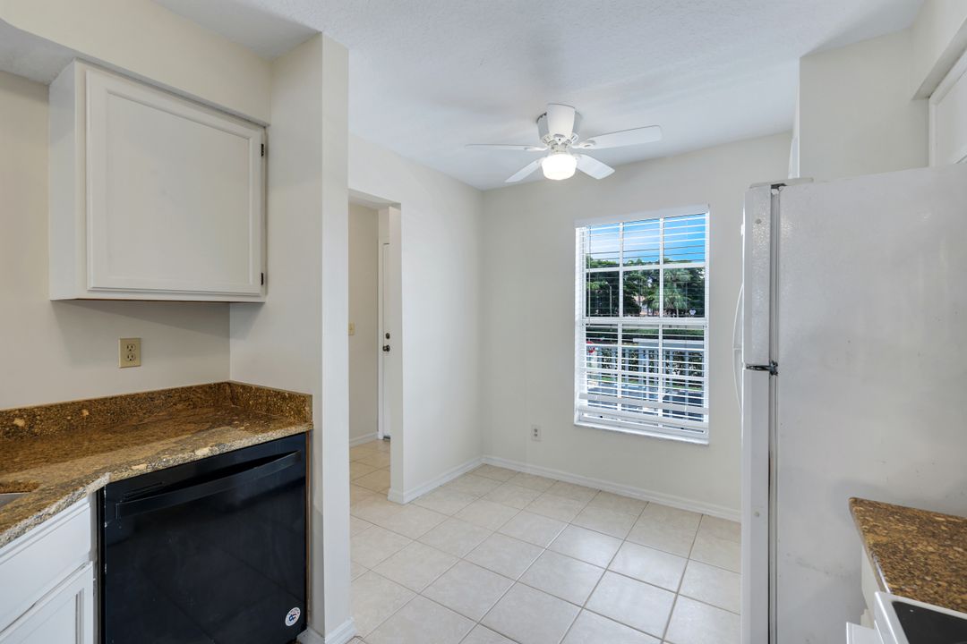 9850 Victoria Ln #205, Naples, FL 34109