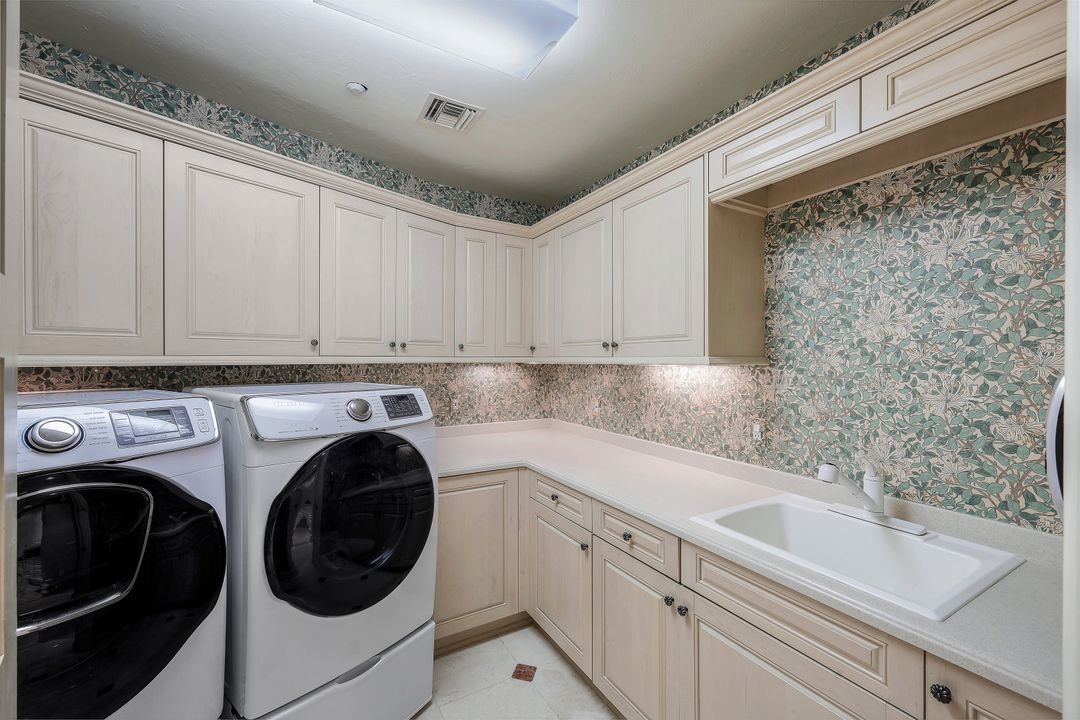 7425 Bay Colony Dr, Naples, FL 34108