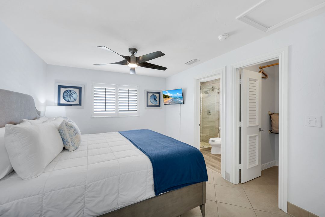 9467 Gulf Shore Dr, Naples, FL 34108