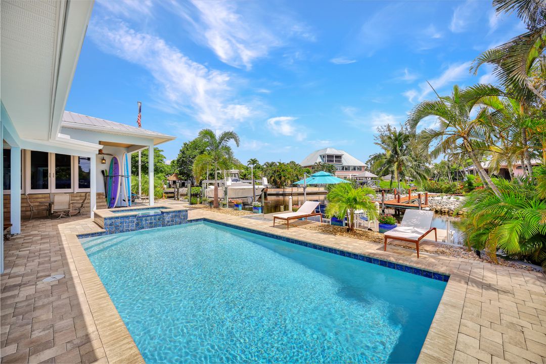 2631 Riverview Dr, Naples, FL 34112