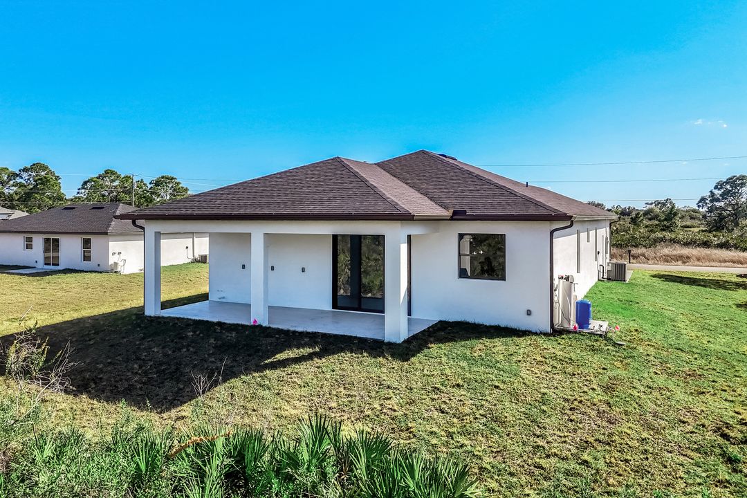 865 Chipley St E, Lehigh Acres, FL 33974