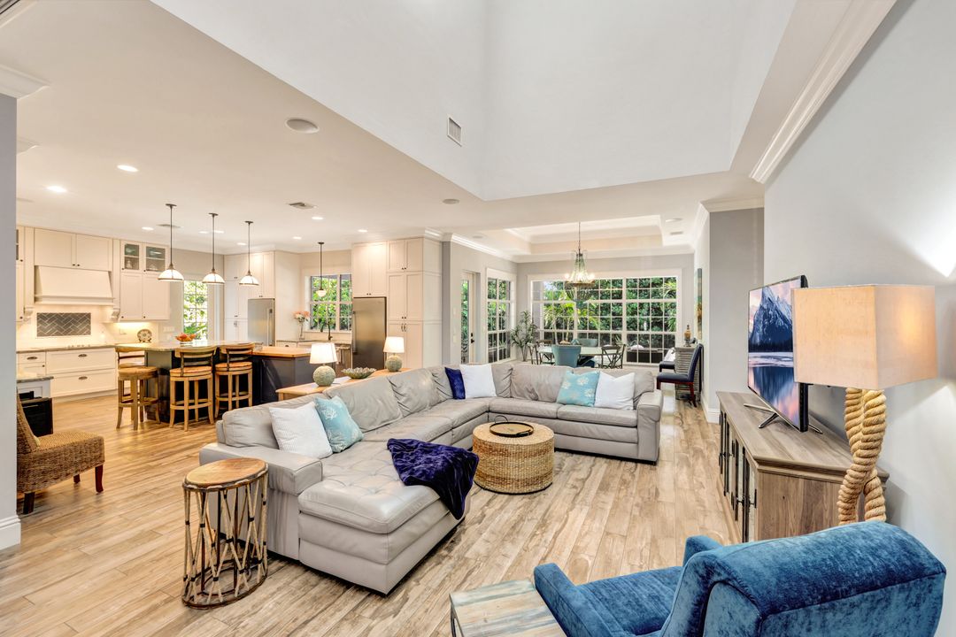 5288 Sand Dollar Ln, Naples, FL 34103