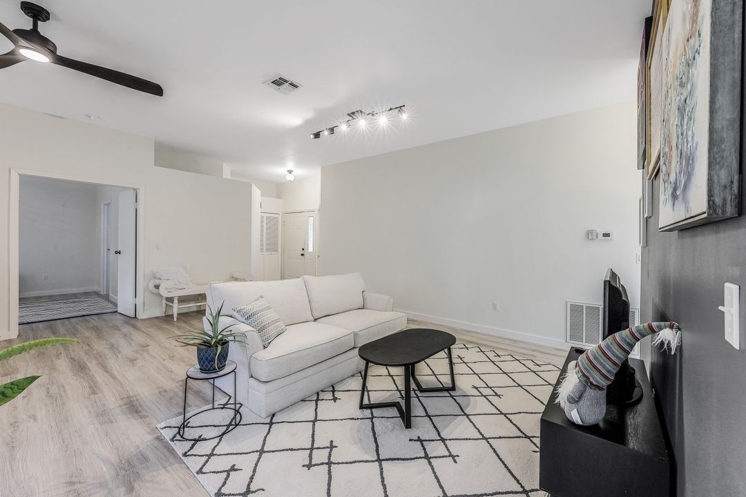 3658 Kent Dr, Naples, FL 34112