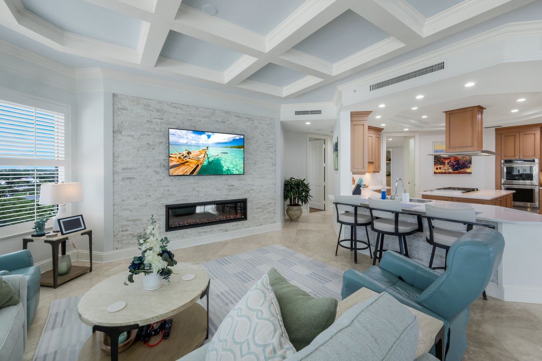 81 Seagate Dr, Naples, FL 34103