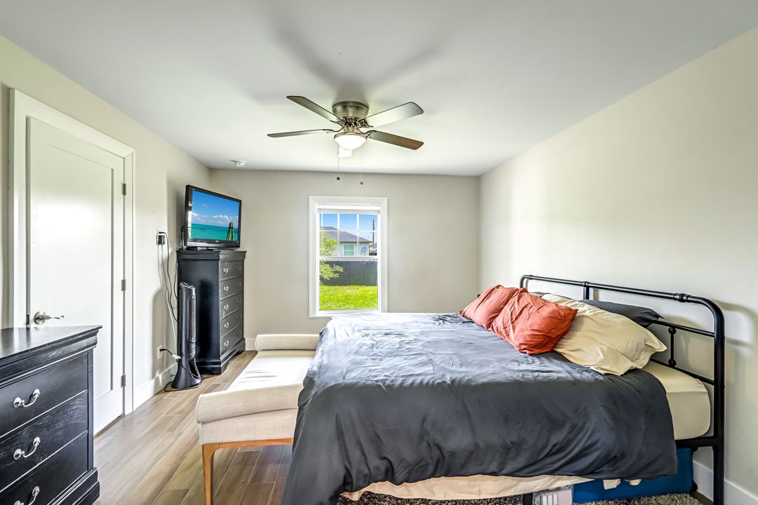 2806 22nd St W, Lehigh Acres, FL 33971