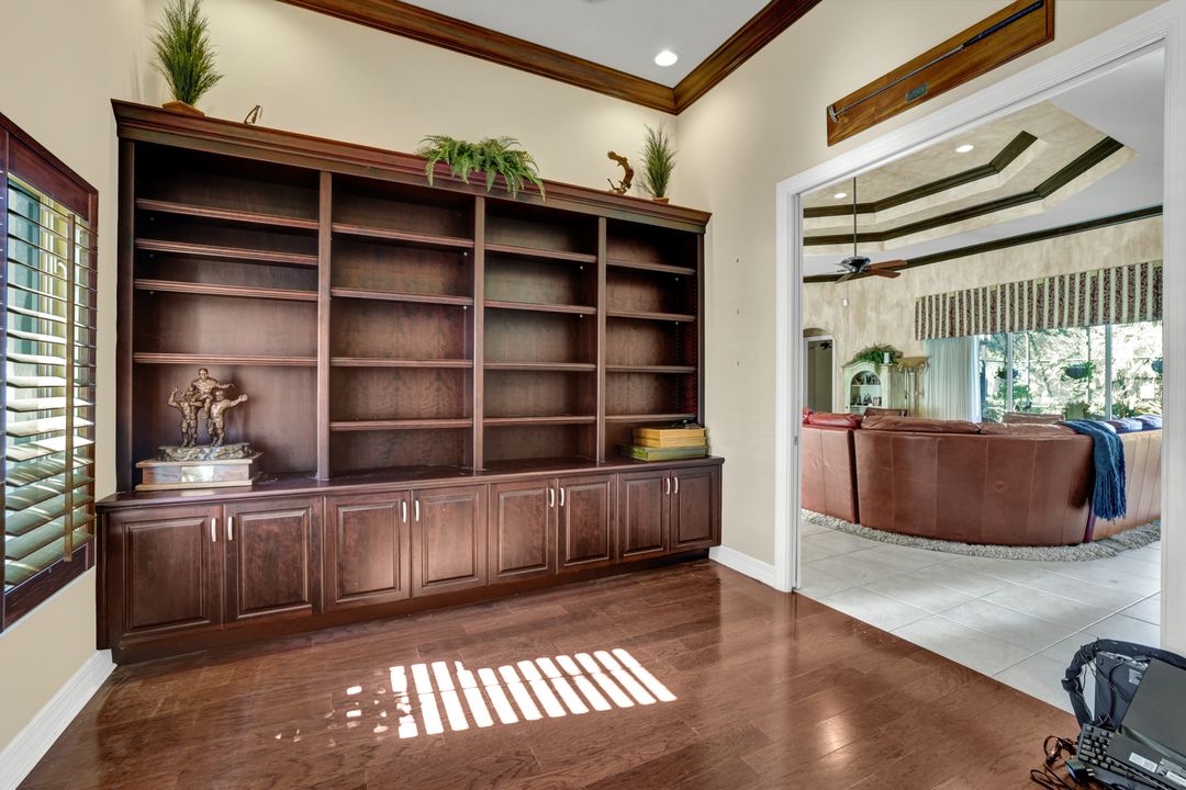 9742 Wilshire Lakes Blvd, Naples, FL 34109
