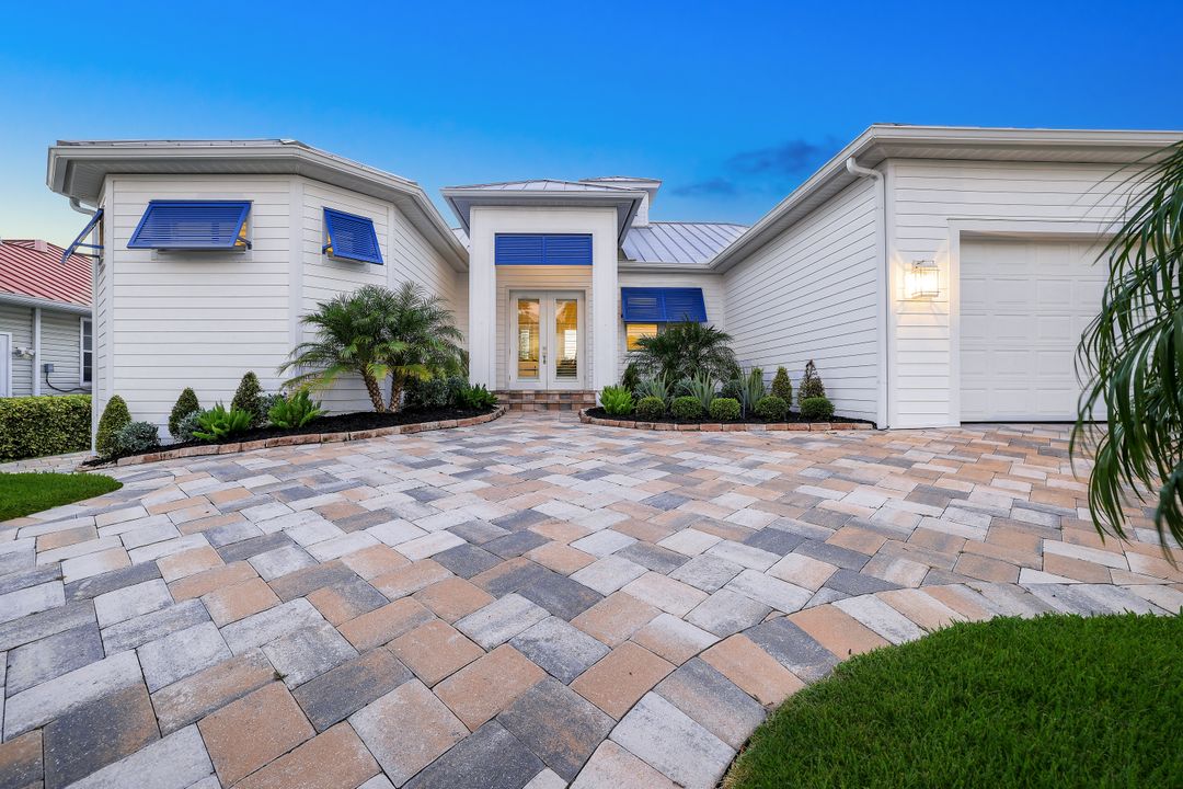 27080 Flamingo Dr, Bonita Springs, FL 34135