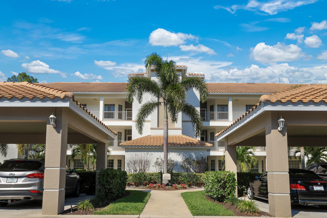 8217 Parkstone Pl #108, Naples, FL 34120