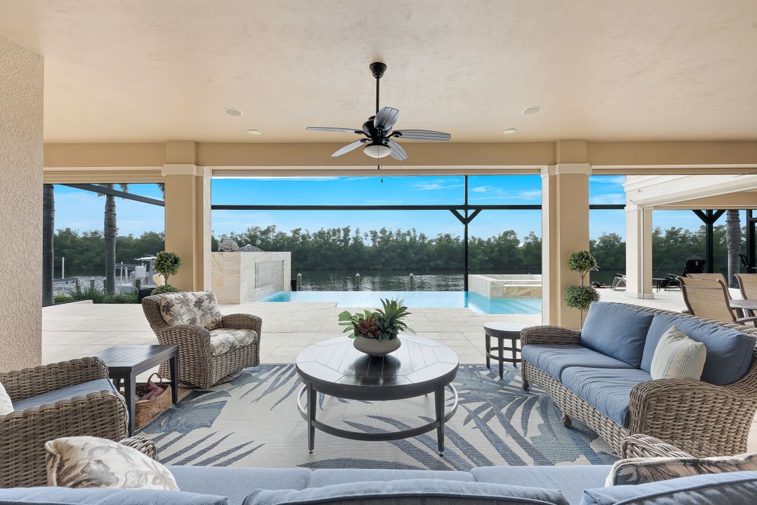 5703 Yardarm Ct, Cape Coral, FL 33914