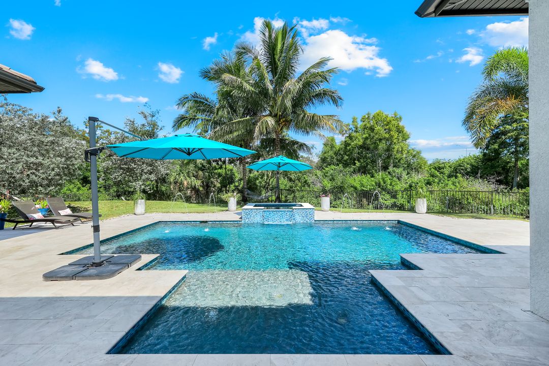 5861 Napa Woods Way, Naples, FL 34116
