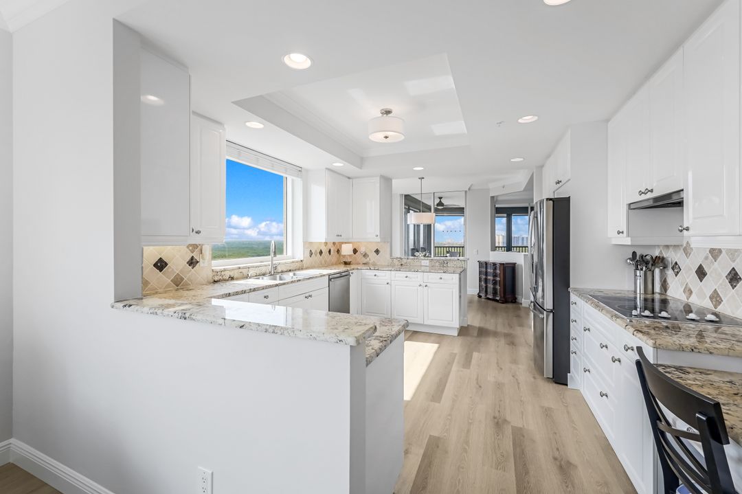 425 Cove Tower Dr  #1501, Naples, FL 34110