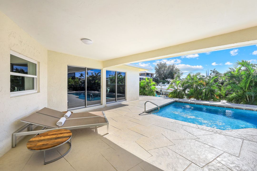 318 Grapewood Ct, Marco Island, FL 34145