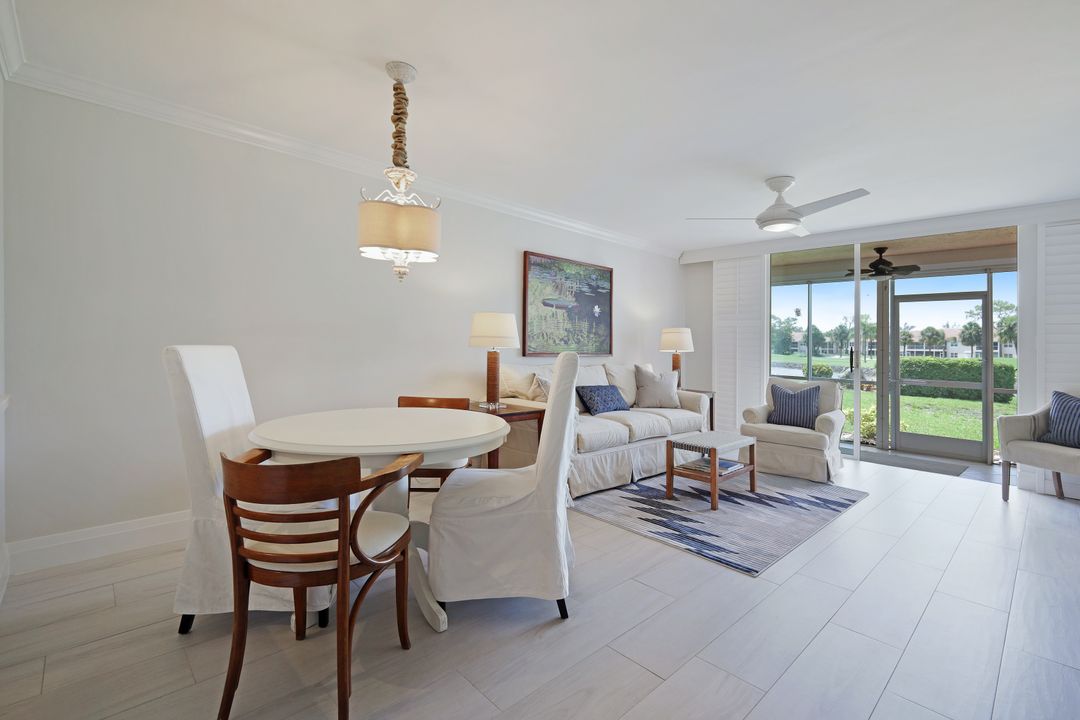 300 Forest Lakes Blvd #112, Naples, FL 34105