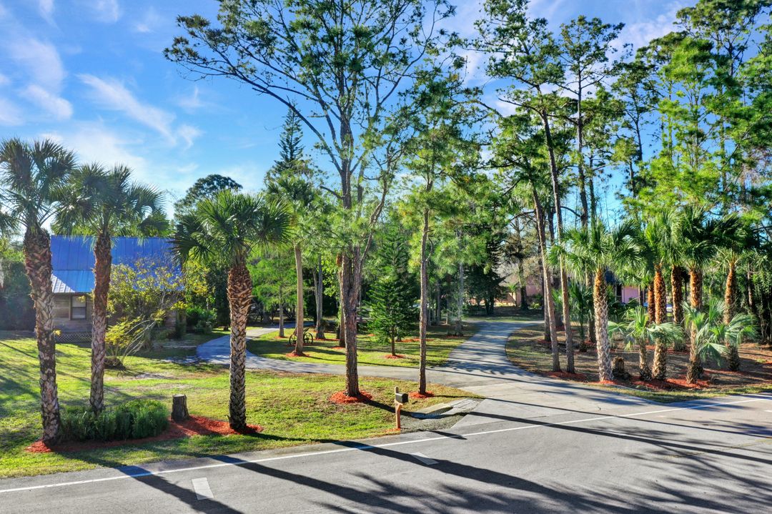 825 23rd St SW, Naples, FL 34117