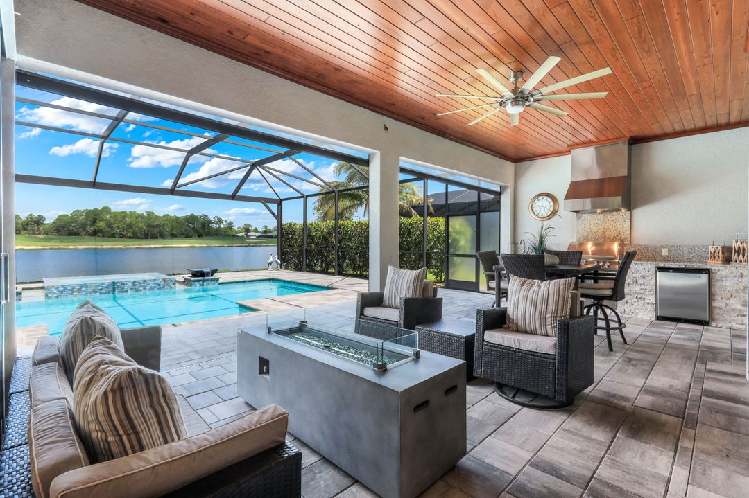 9577 Everglades Dr, Naples, FL 34120