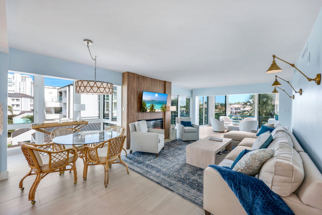 305 Park Shore Dr, Naples, FL 34103