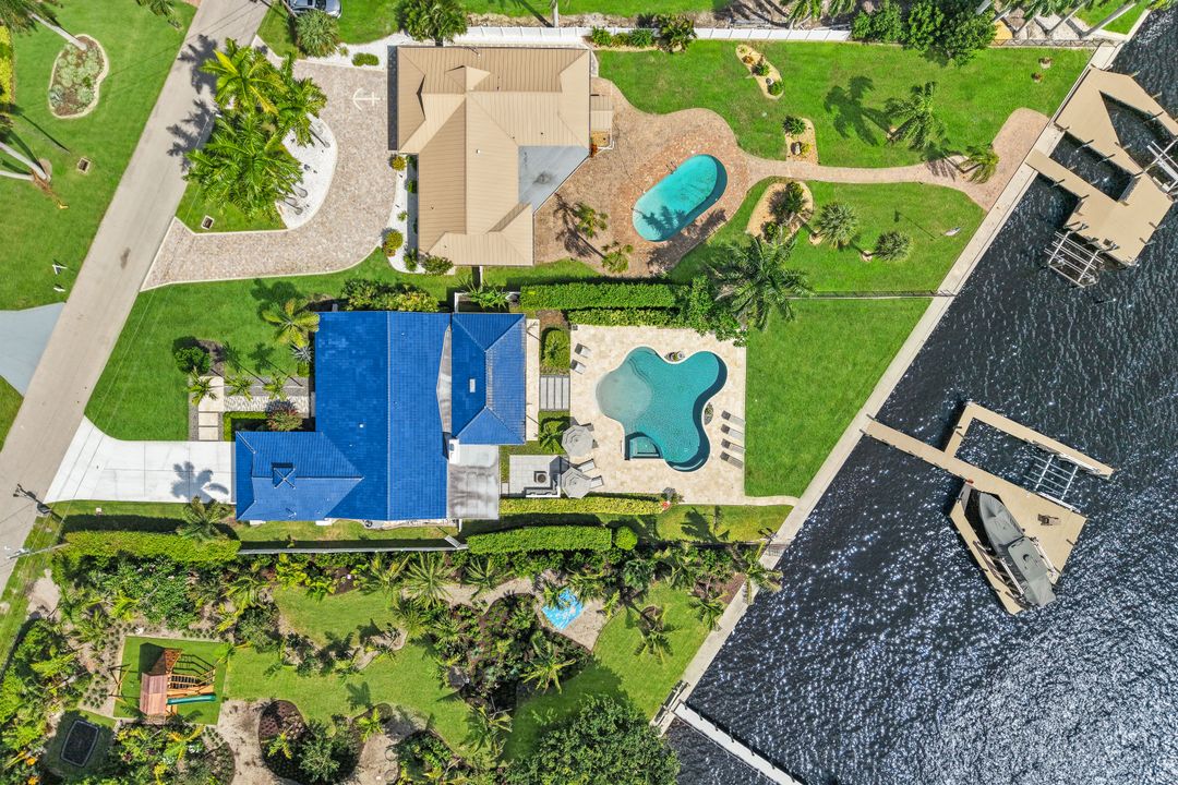 5327 Nautilus Dr, Cape Coral, FL 33904
