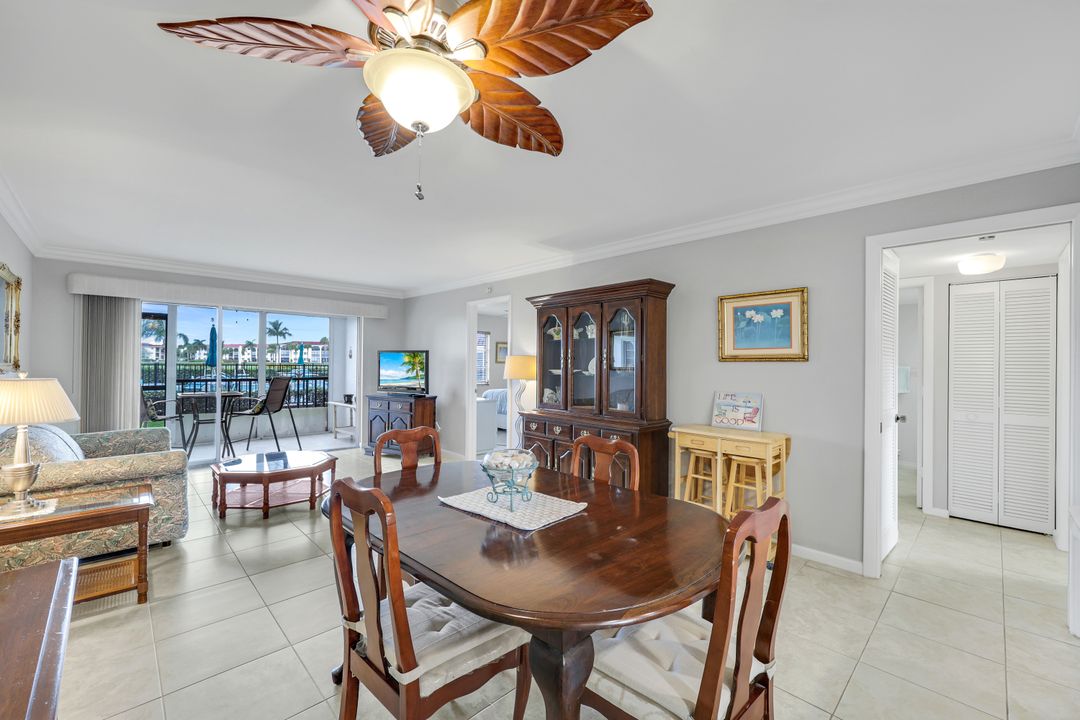 37 High Point Cir E #109, Naples, FL 34103