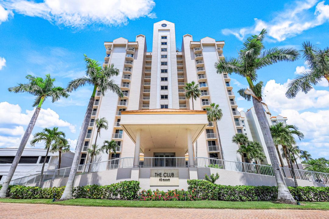 40 Seagate Dr #702, Naples, FL 34103
