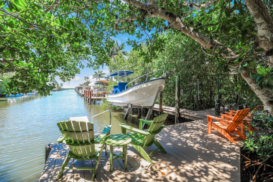 401 Panay Ave, Naples, FL 34113