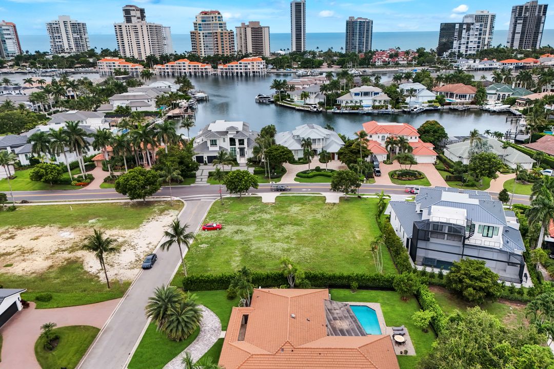 517 Parkwood Ln, Naples, FL 34103