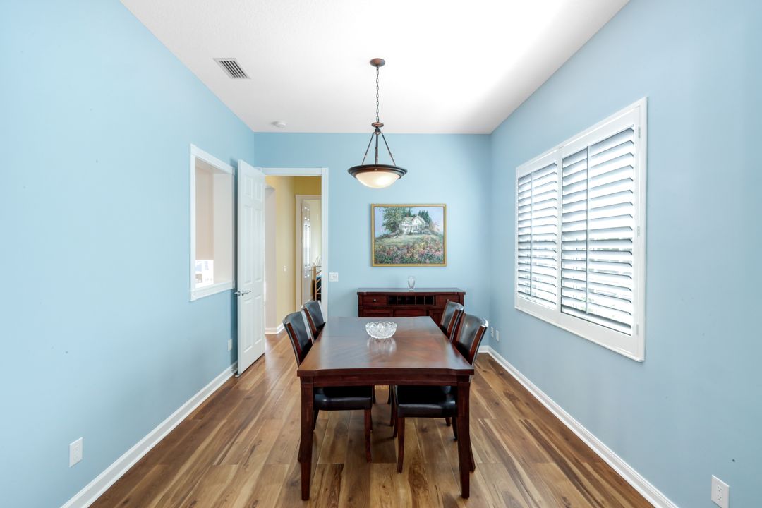 4322 Queen Elizabeth Way, Naples, FL 34119