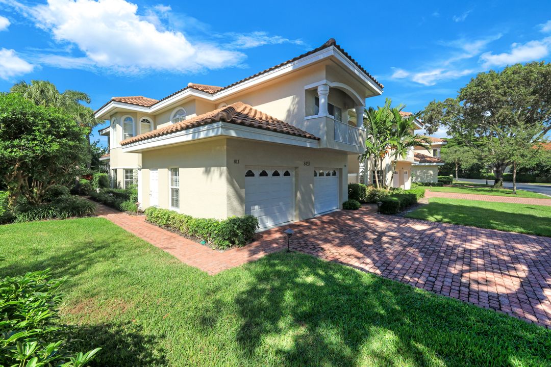 8453 Abbington Cir #811, Naples, FL 34108