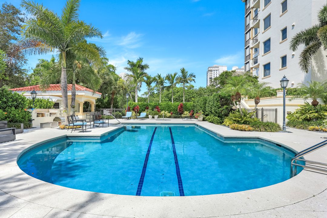 8720 Bay Colony Dr #404, Naples, FL 34108