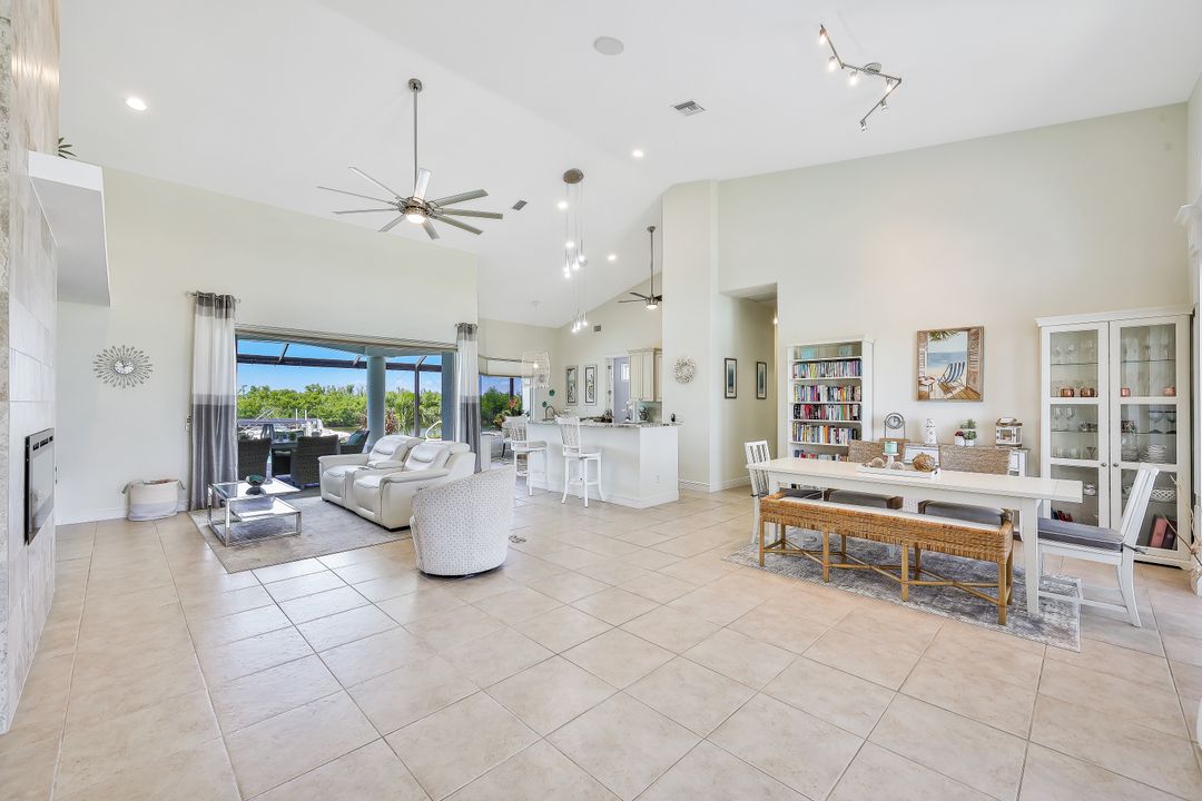 3724 Surfside Blvd, Cape Coral, FL 33914