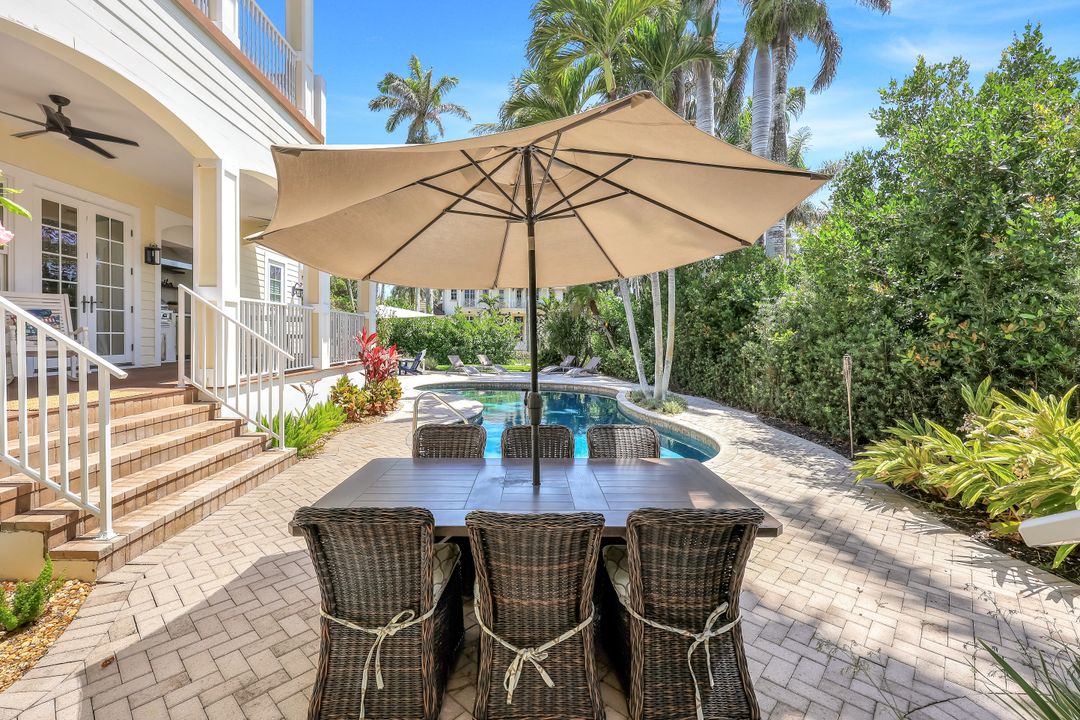 1550 Gordon Dr, Naples, FL 34102