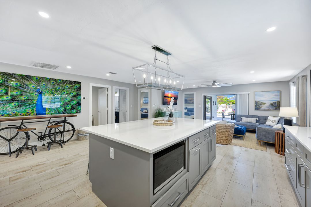 761 99th Ave N, Naples, FL 34108