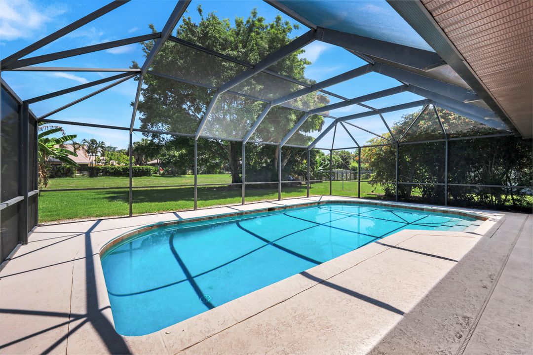 675 Pompano Dr, Naples, FL 34110